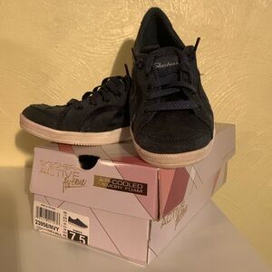 Skechers Active shoe (Take a Walk). Size 7.5. Color Navy